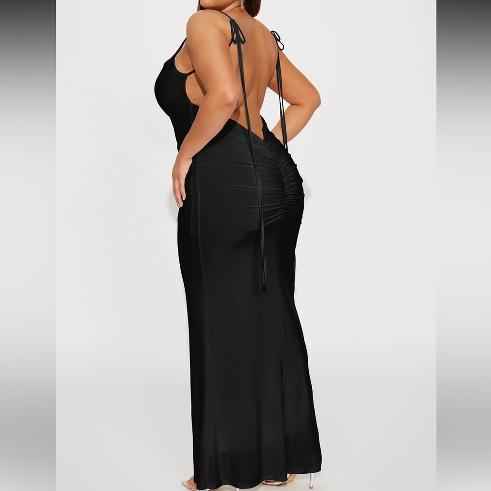 NWT Beautiful backless Maxi dress!